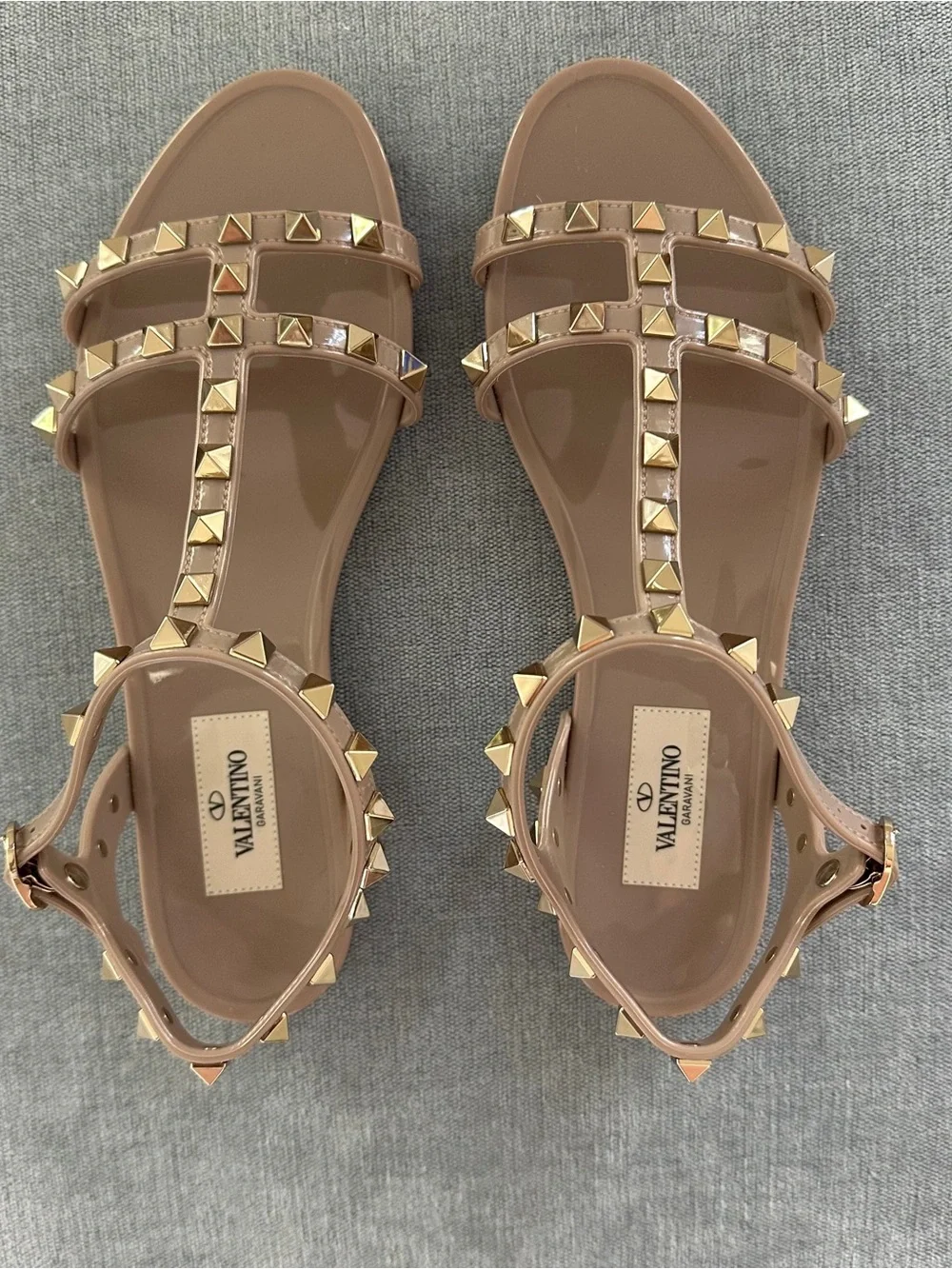 Valentino Garavani Rockstud T-Strap Rubber Sandals - Picture 3 of 6